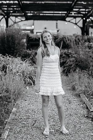 Cate Gunderson senior pics 2026-2