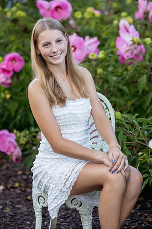 Cate Gunderson senior pics 2026-23