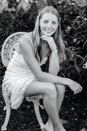 Cate Gunderson senior pics 2026-30