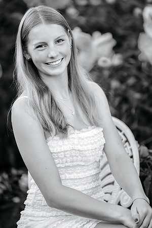 Cate Gunderson senior pics 2026-26